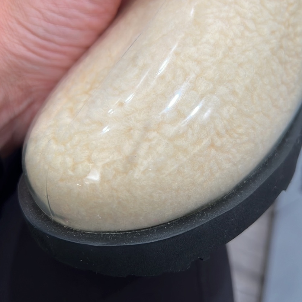 New UGG Kid’s Classic Clear Mini II Boots - Picture 11 of 11